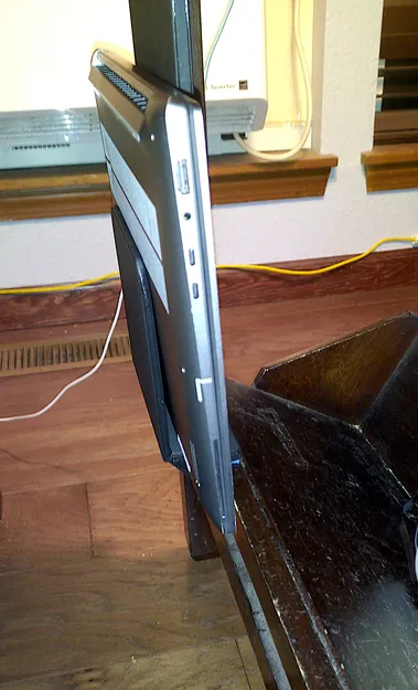 Kệ Treo Laptop Gọn Gàng Bên Bàn Phụ - Image 3