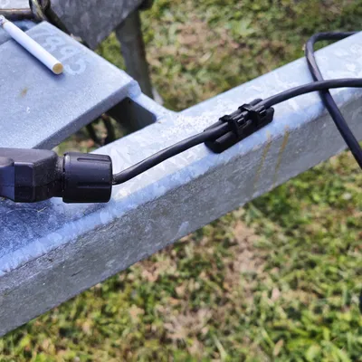 Giá đỡ dây phích cắm rơ moóc nam châm