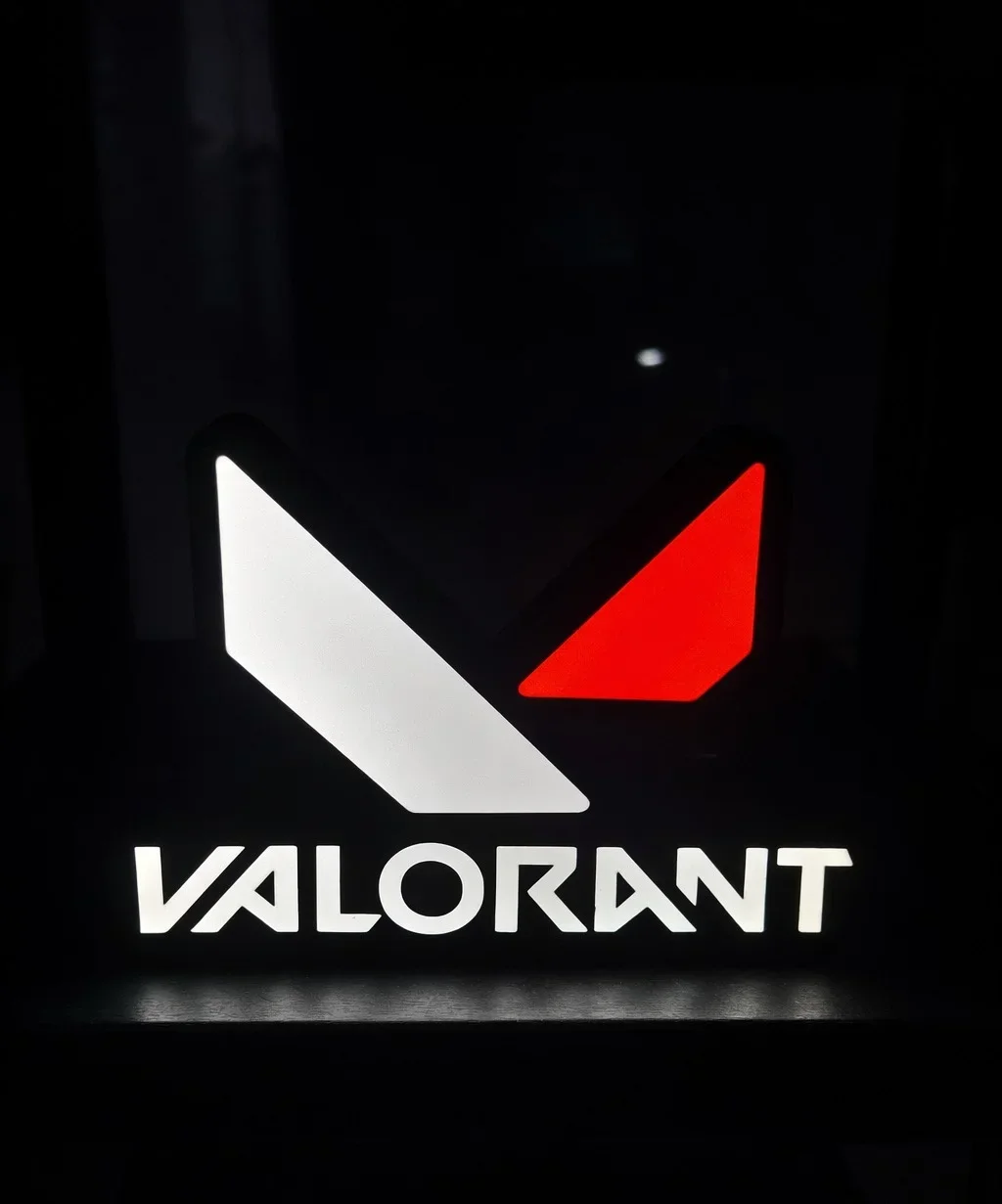 Đèn LED Biểu Tượng Valorant – Trang Trí Góc Gaming Độc Đáo 1