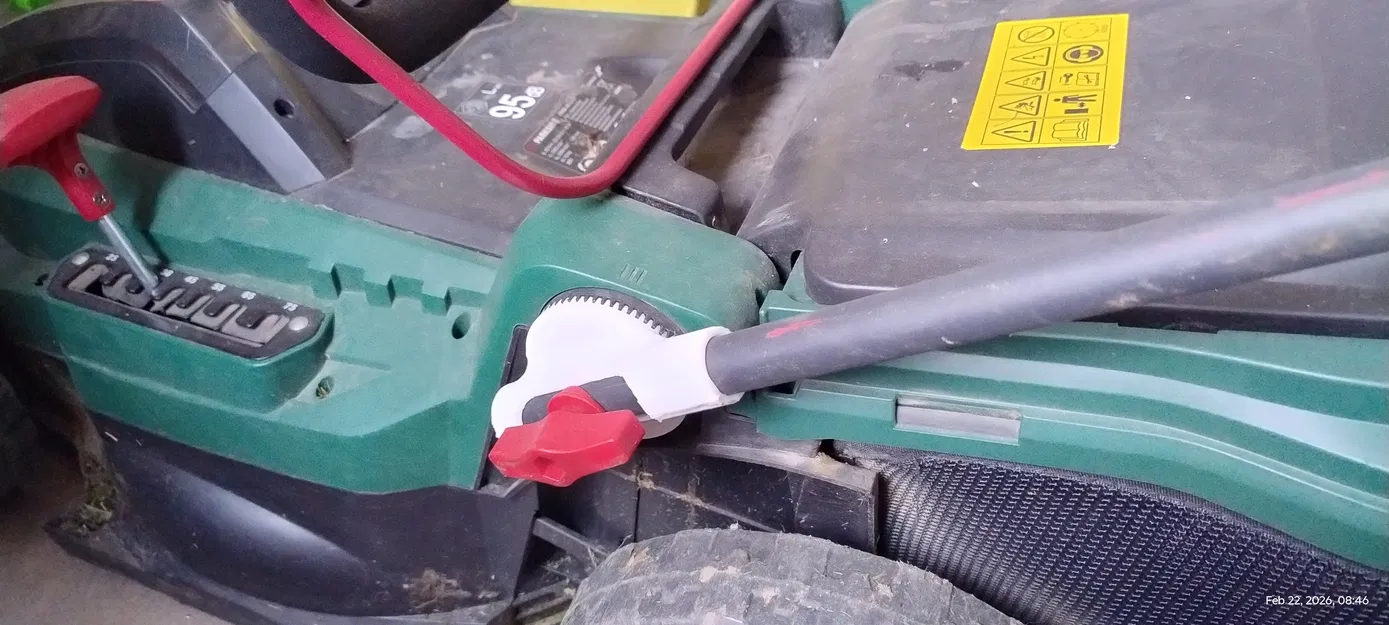 Kẹp Giữ Tay Cầm Máy Cắt Cỏ Parkside 40V Chắc Chắn - Image 1