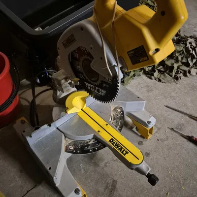 Miếng chống mòn lưng cưa DeWalt – dewalt saw back cuting wear