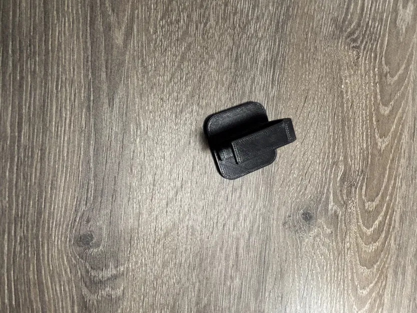 Kẹp Giữ Thiết Bị TomTom Assistant Trên Tấm Che Nắng Ô Tô - Image 1