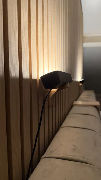 Giá đỡ treo đèn Philips Hue Play Bar ngang trên tấm ốp Aku - Image 2