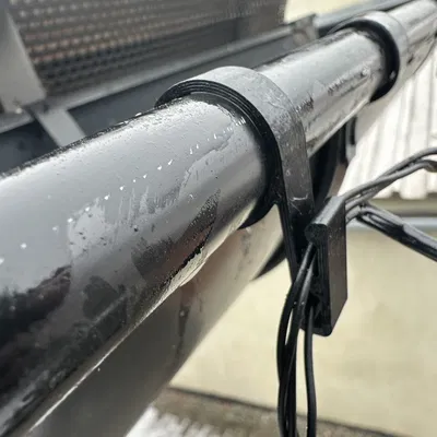 Móc treo dây đèn Giáng Sinh trên mép mái (eaves)