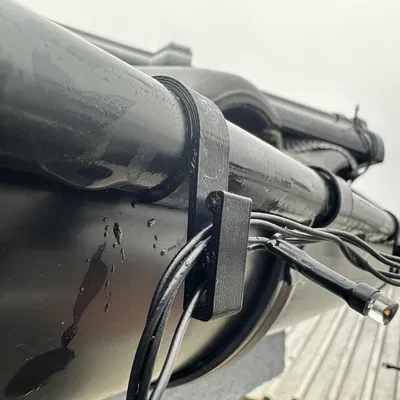 Móc treo dây đèn Giáng Sinh trên mép mái (eaves)