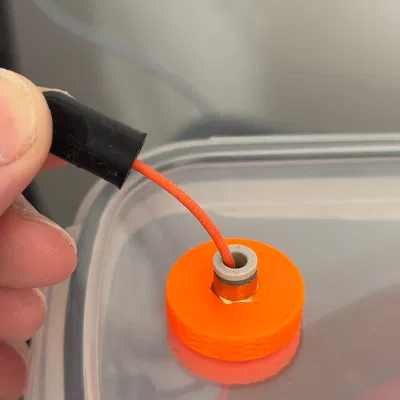 Nắp PC4M6 kèm kẹp filament cho drybox (TPU)