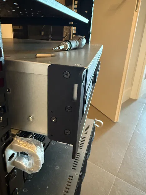 Tai gắn rack 3D cho Synology RS1221RP+ - Image 1