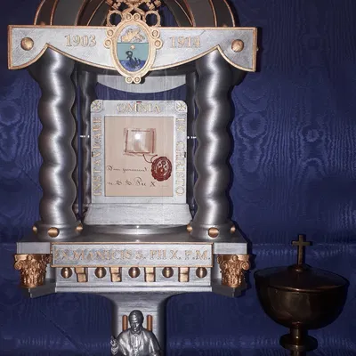 Mặt nhật/Hộp thánh tích phong cách Ambrosian (Ambrosian-style monstrance/reliquary)