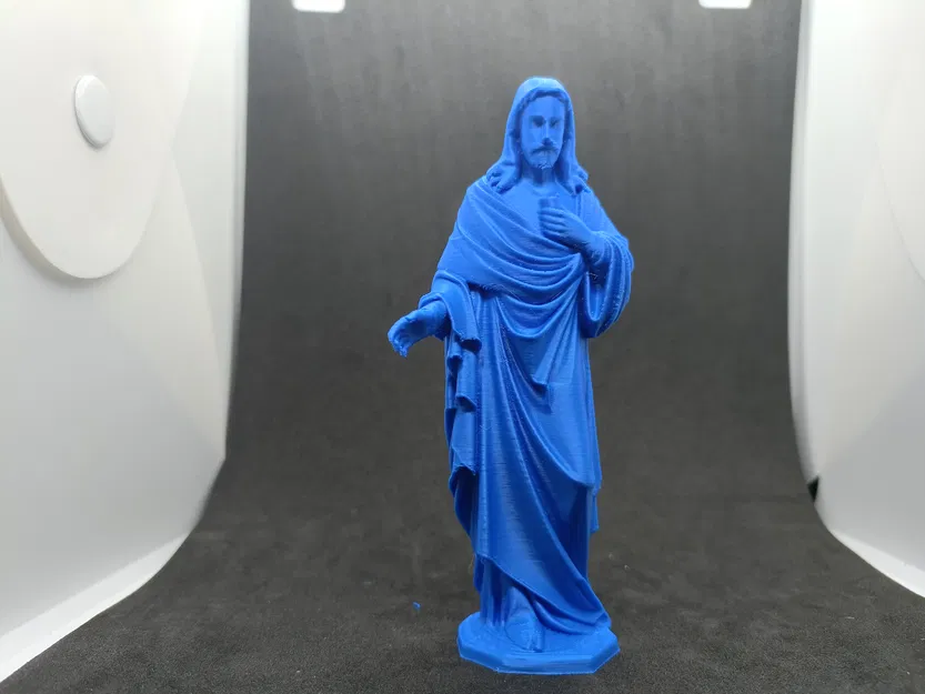 Tượng Chúa Giêsu Chi Tiết – Tác Phẩm Nghệ Thuật Tôn Giáo - Image 1