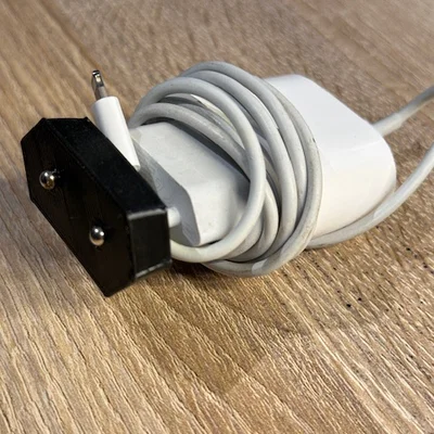 Kẹp giữ cáp rất đơn giản (Very simple cableholder)