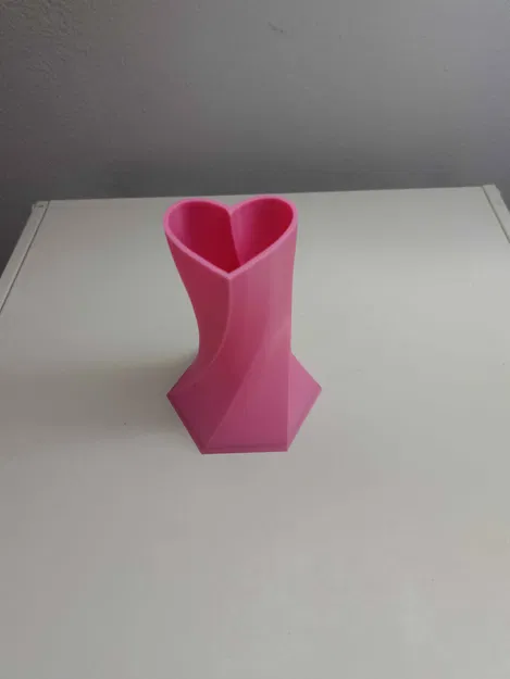 Bình Hoa Trái Tim Xoắn Hình Học Low Poly Liền Mạch (Geometric Twisted Heart Vase) - Image 2