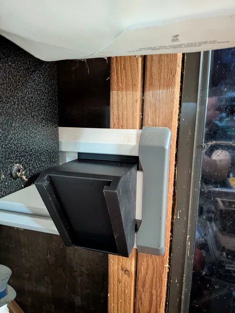 Giá đỡ pin Ryobi cho hệ thống Gladiator Gear Track - Image 2