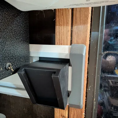 Giá đỡ pin Ryobi cho hệ thống Gladiator Gear Track