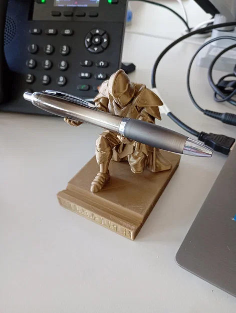 Giá Cắm Bút Hiệp Sĩ (Knight Pen Holder) - Image 1