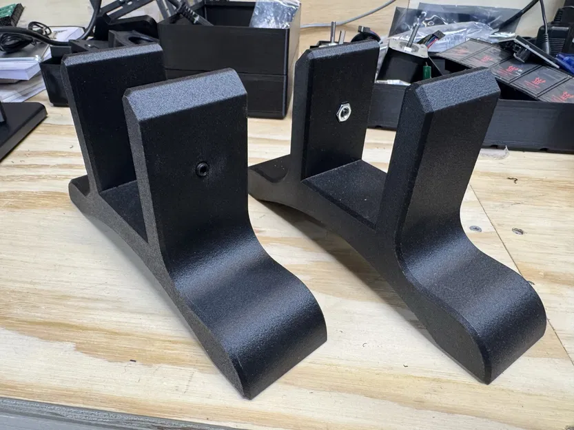 Kẹp/chân đế cho radiator (Radiator clamp / feet) - Image 1