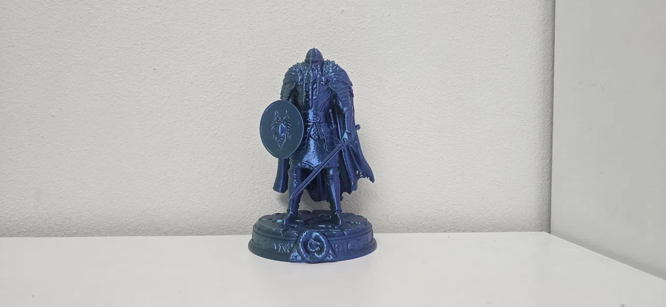 Tượng Chiến Binh Viking Cầm Kiếm và Khiên Sói Độc Đáo - Image 1