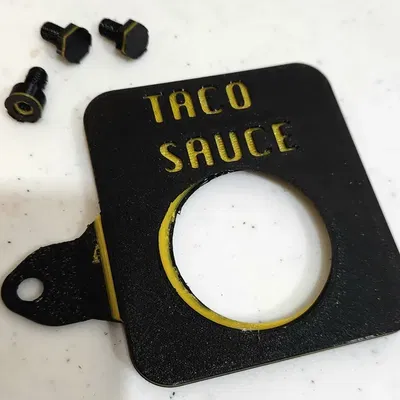 Giá giữ nắp xăng Toyota Tacoma Gen 3 “Taco Sauce” (có ren nắp)