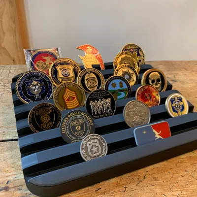 Kệ trưng bày 7 đồng xu kỷ vật độc đáo 3D