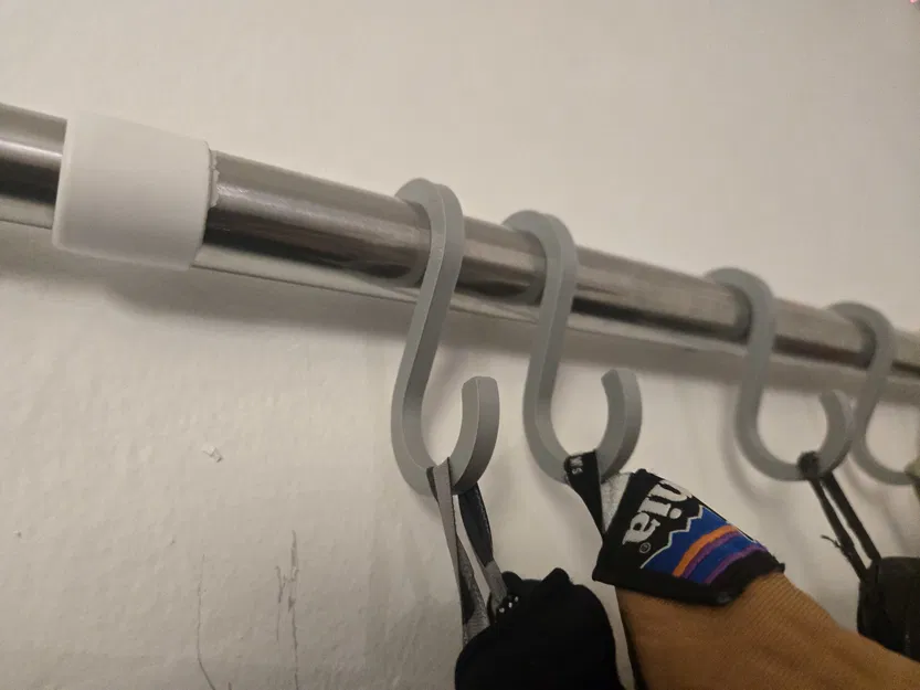 Móc Treo Áo Dạng Chữ S (S Shaped Coat Hook) - Image 1