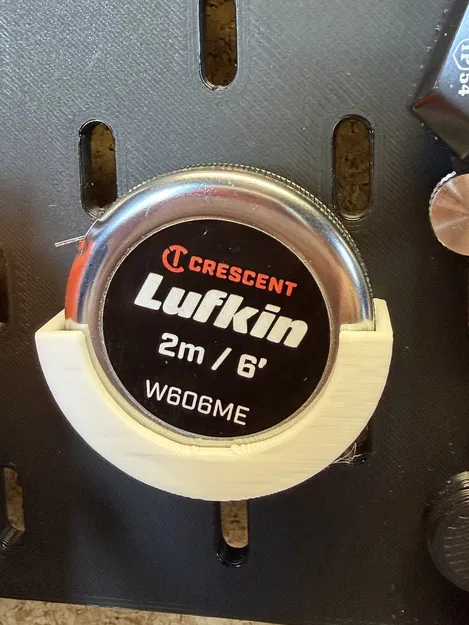 Kẹp Giữ Thước Dây Lufkin W606ME Lên Bảng SKADIS - Image 1