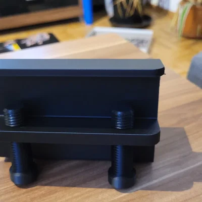 Giá đỡ Remote Control Holder kẹp bàn