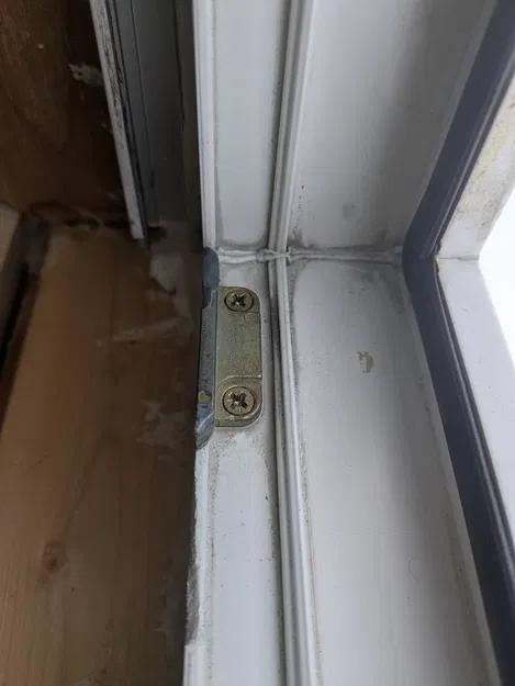 Tấm khóa (Locking Plate) cho cửa Tilt & Slide kiểu châu Âu - Image 3