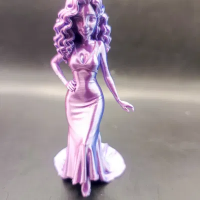 Tượng quý cô thanh lịch (Elegant lady figure)