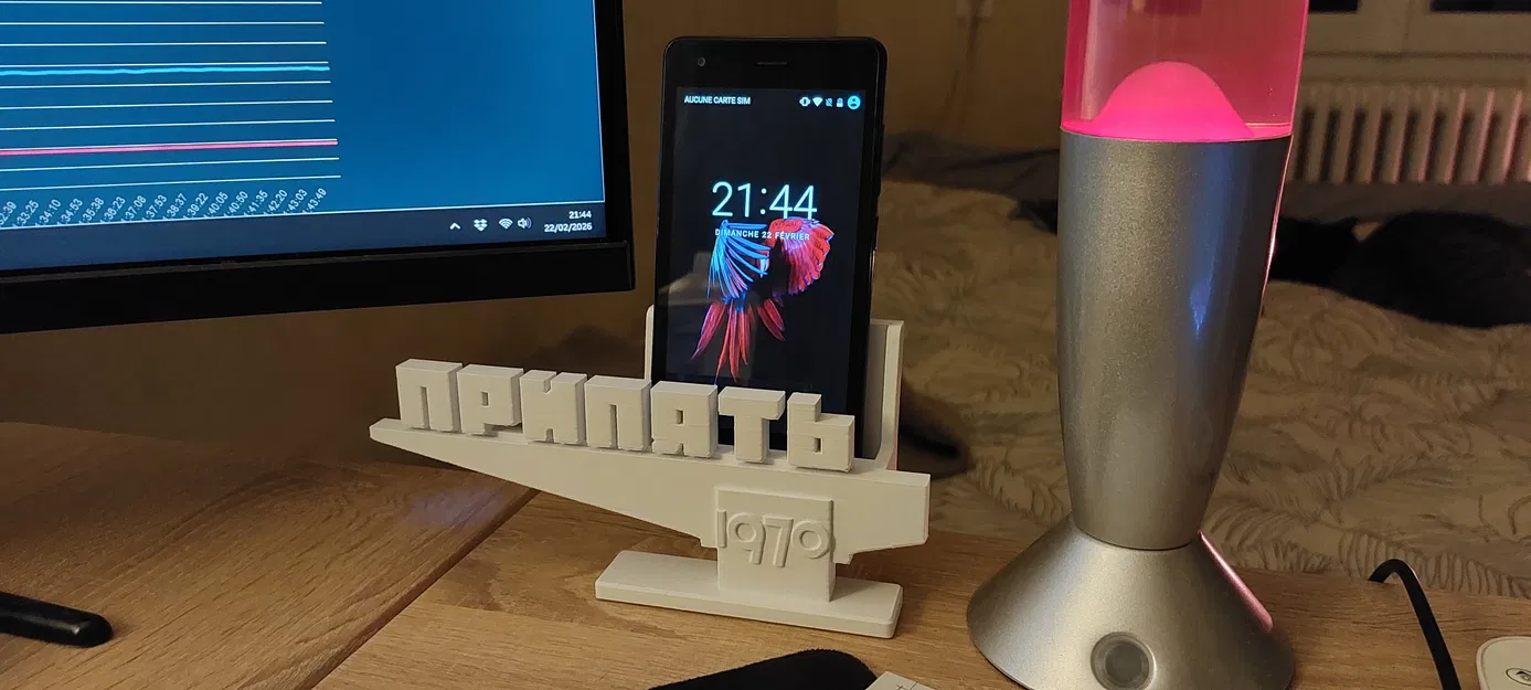 Đế Điện Thoại Biển Báo Pripyat 1979 - Trang Trí Bàn Làm Việc Độc Đáo - Image 1