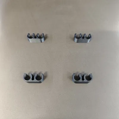 Držák kabelů GYSFLASH 102.24 - Giá đỡ dây cáp sạc (in 3D)