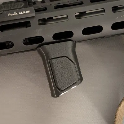 Tay cầm MLOK angled vertical foregrip dùng Magpul OEM hardware
