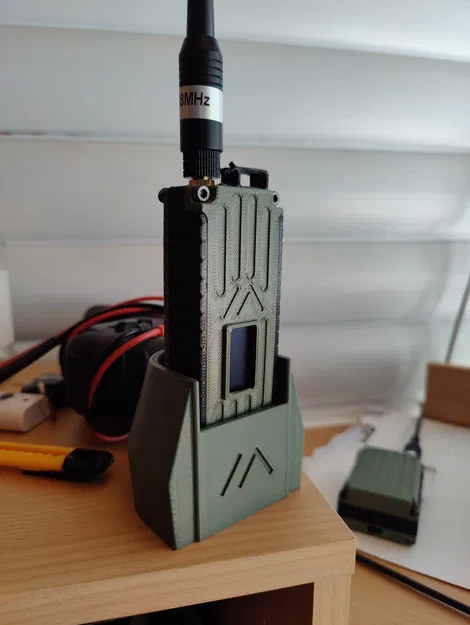 Chân đế giữ vỏ Heltec V3 TonyG có lỗ cắm USB - Image 1