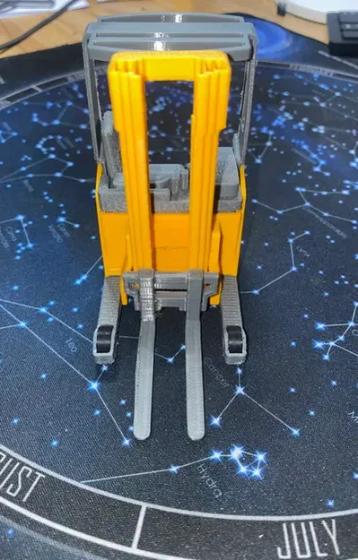 Mô hình xe nâng Reach Truck - Image 2