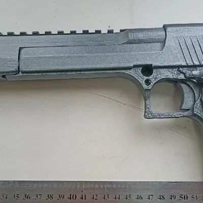 Desert Eagle .50AE (prop Desert Eagle mạ vàng kiểu Deadpool/Nicepool)