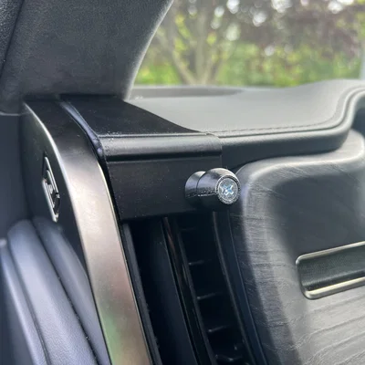 OpenSourceEV Ngàm bi gắn điện thoại bên trái V2 cho Rivian R1T & R1S