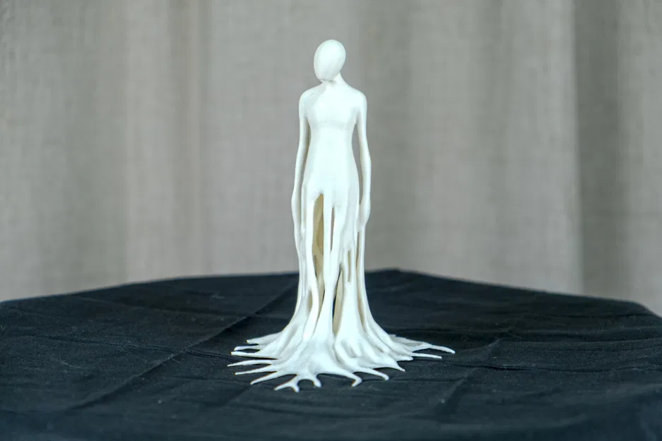 Tượng Melting Man Sculpture – Người Tan Chảy - Image 1