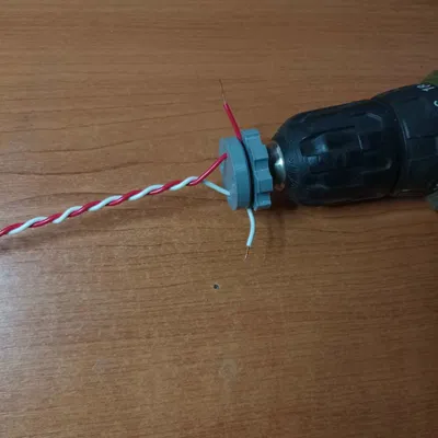 Dụng Cụ Xoắn Dây Điện Bằng Máy Khoan Tiện Lợi