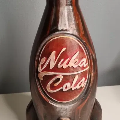 Chân đế Nuka Cola giữ lon nước ngọt 33cl kiêm ống hút