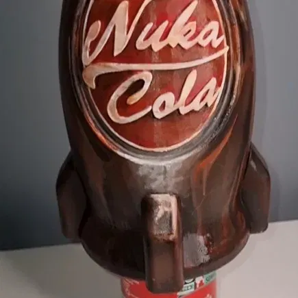 Chân đế Nuka Cola giữ lon nước ngọt 33cl kiêm ống hút - Image 3