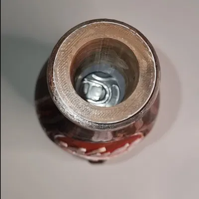 Chân đế Nuka Cola giữ lon nước ngọt 33cl kiêm ống hút