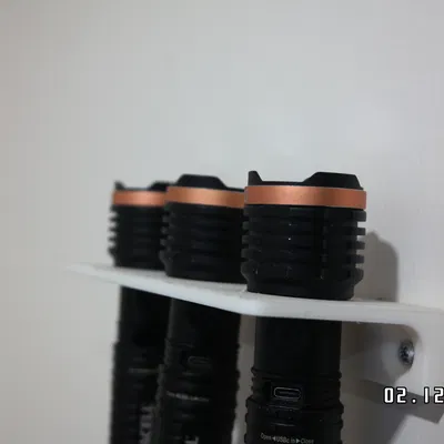 Giá Treo Đèn Pin Duracell 3 Cái Dán Tường Tiện Lợi