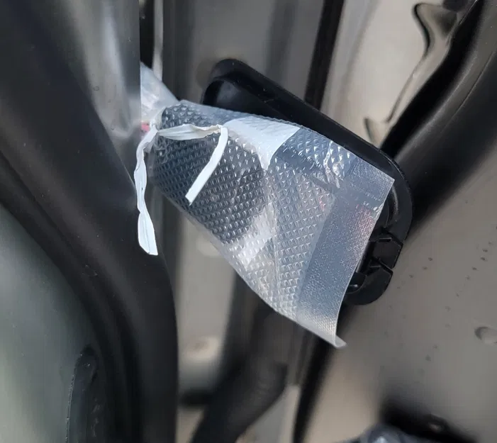 Nắp che lỗ gương Cybertruck (Cybertruck Mirror Delete Cover) - Image 9