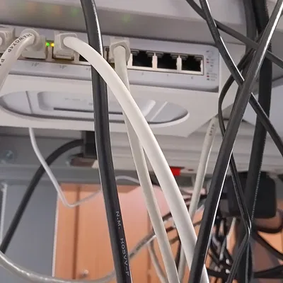 Giá treo dưới bàn cho UniFi USW-LITE-8-PoE (Mount)