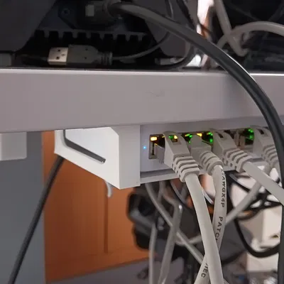 Giá treo dưới bàn cho UniFi USW-LITE-8-PoE (Mount)