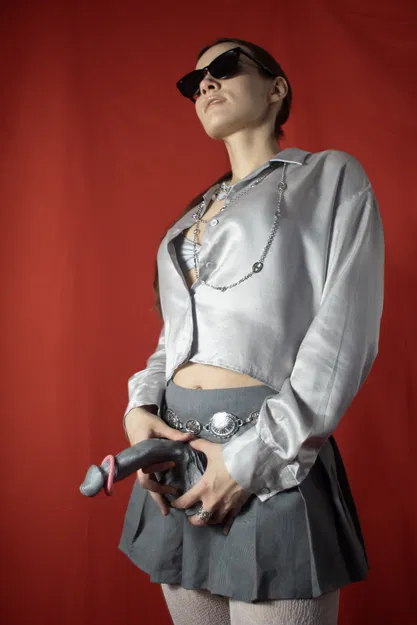 Dương vật mỏng, dài và cong - Image 2