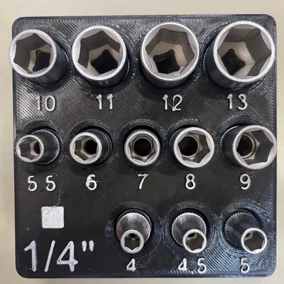 Khay giữ socket metric 4–13 cho 1/4" drive ratchet, Gridfinity 2x2