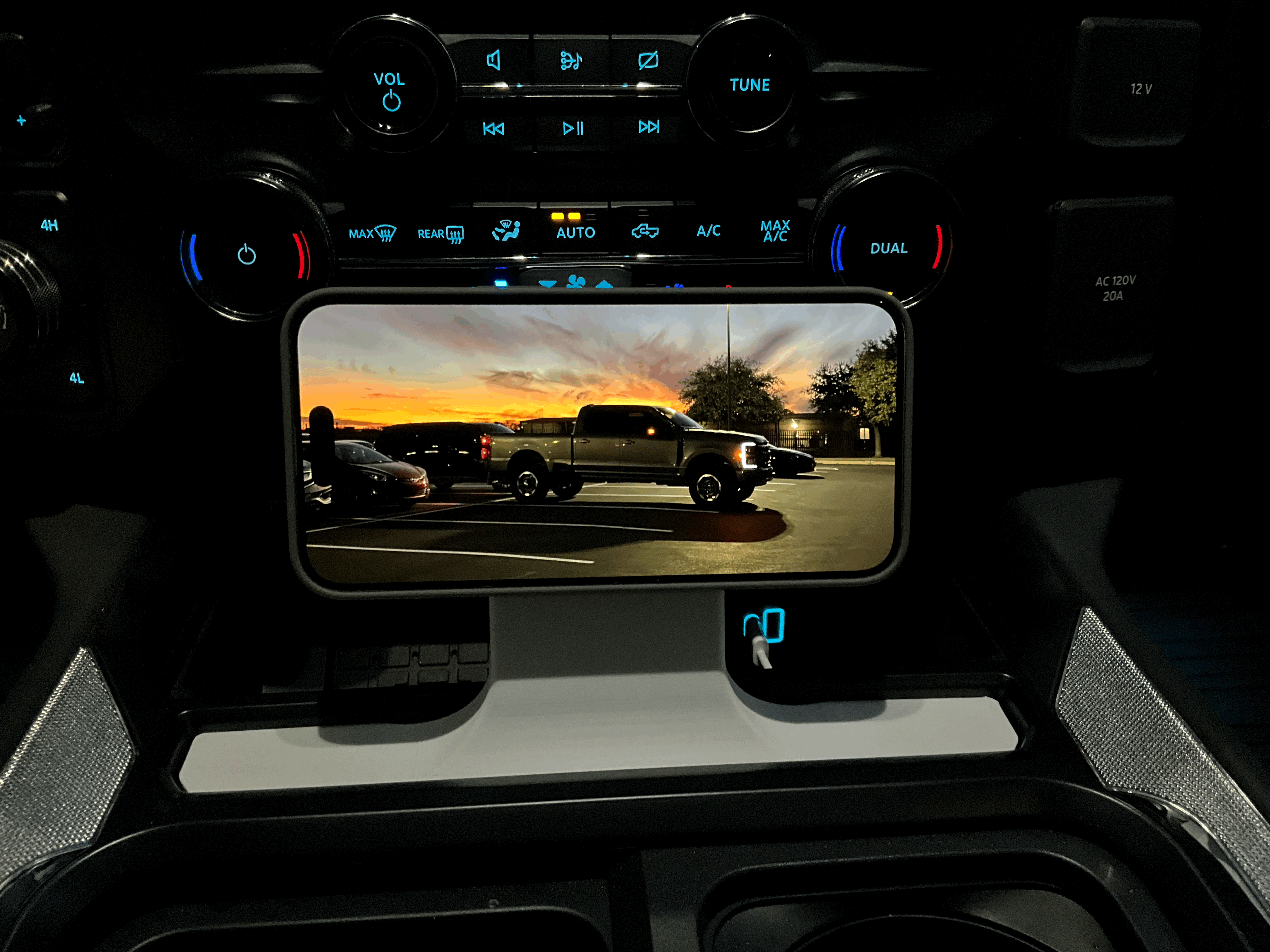 Giá đỡ MagSafe cho Ford Super Duty 2023+ - Thumbnail 1