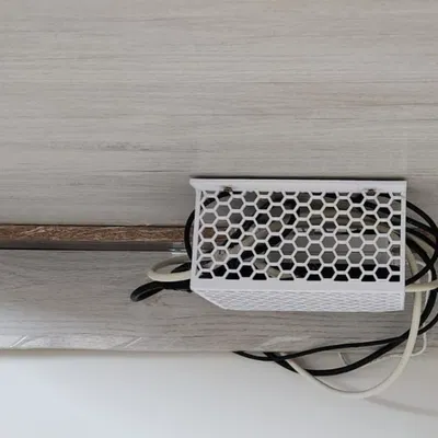 Bộ Tổ Chức Dây Cáp & Sạc Gắn Dưới Bàn với Thông Gió Tổ Ong