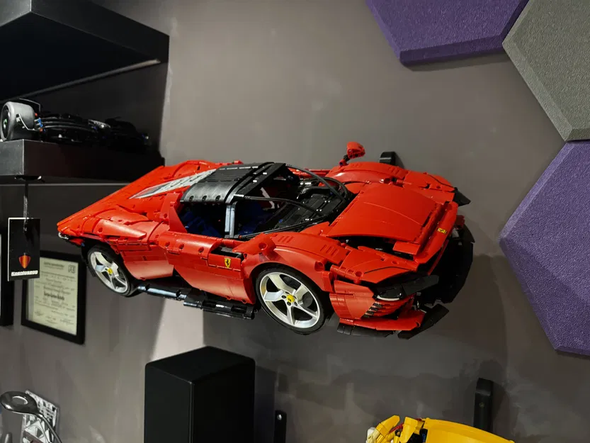 Giá đỡ treo tường Lego Ferrari SP3 42143 (nghiêng 30°) - Image 1