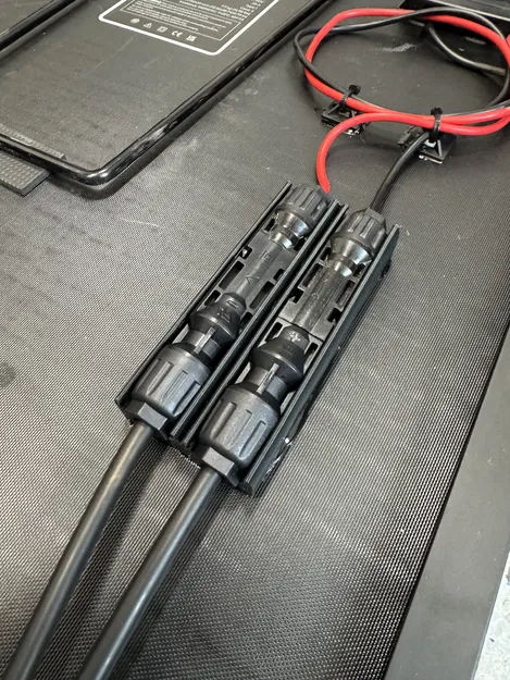 Giá đỡ đầu nối nguồn MC4 Solar Power Connector Bracket - Image 1