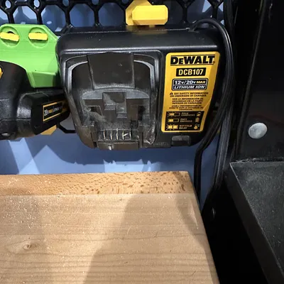 Giá treo sạc Dewalt cho Multiboard (Multiboard Dewalt Charger Mount)